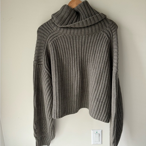 Aritzia 1-01 Babaton Guell Sweater - Size L NWT - Picture 7 of 7